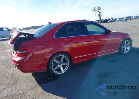 2012 Mercedes-Benz C 250 Sport из США, поврежденный, VIN WDDGF4HB1CA614439